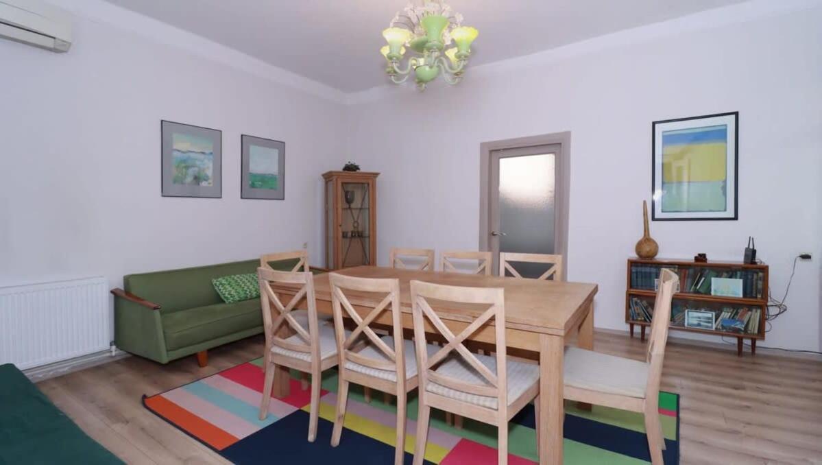 Wehost Near Fabrika Апартаменты
